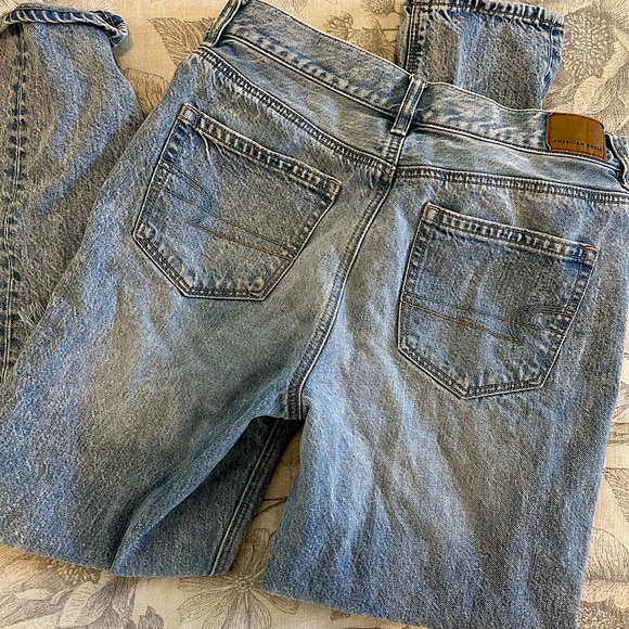Women’s American Eagle Mom Jeans - Picture 4 of 4